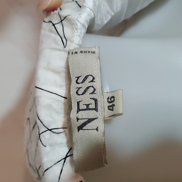 White and black two-piece skirt and top suit set - Picture 5 of 7